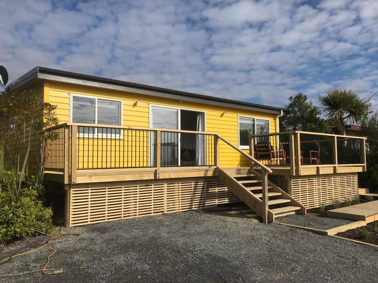 The Yellow House Kaka Point Eksteriør bilde